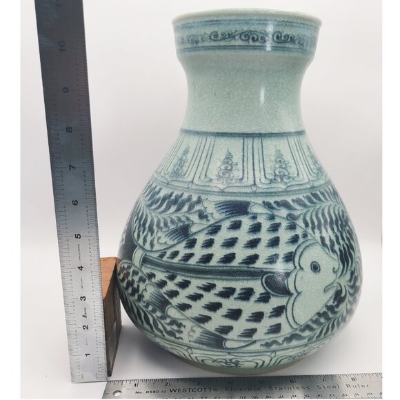 Vintage Heavy Bulbous Celadon Blue Asian Fish Motif Vase Unsigned Crazed Finish - Picture 15 of 15
